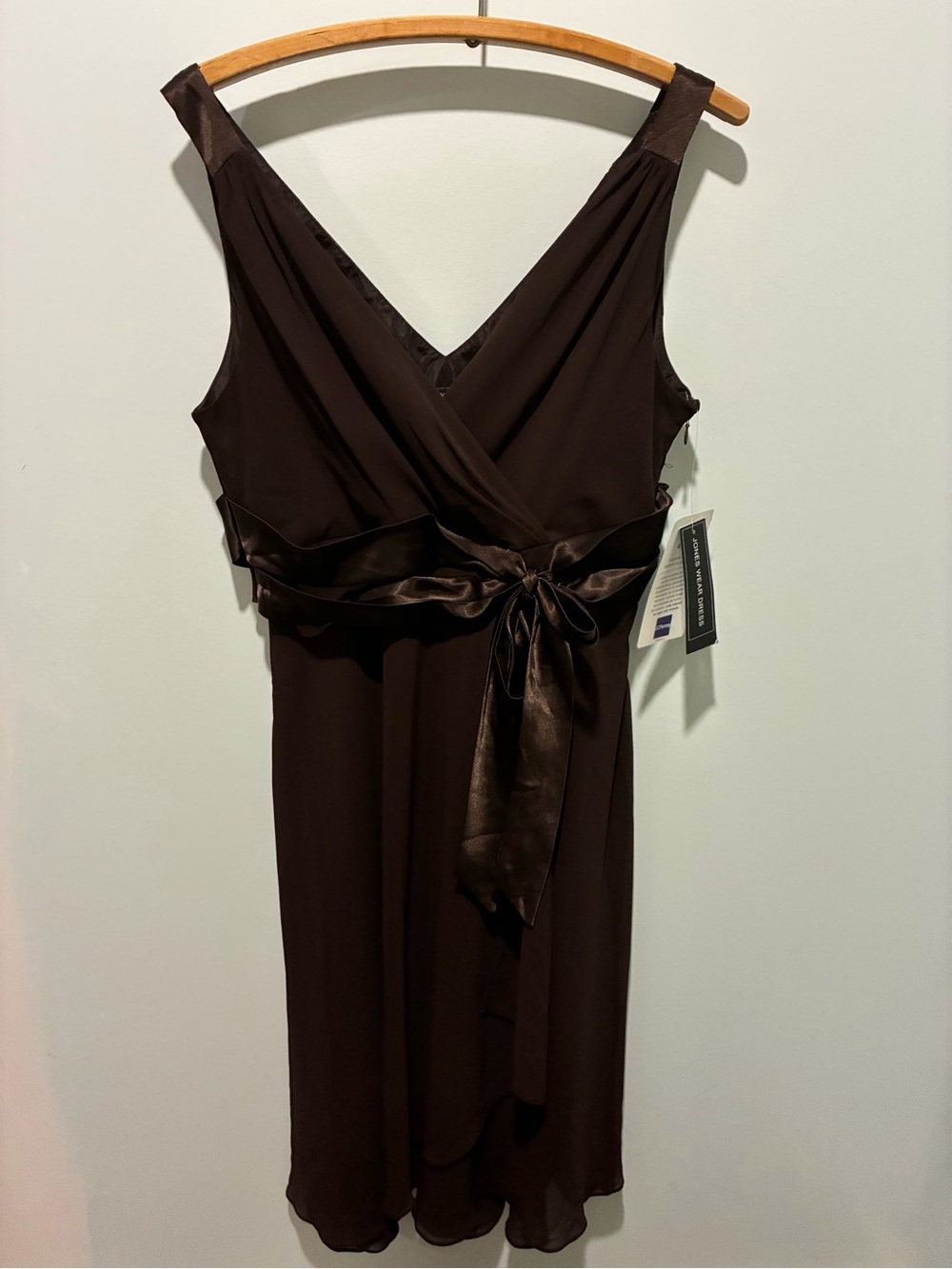 Jones Wear V-Neck Chiffon Cocktail Dress w Satin Tie Waist Brown Size 16